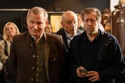 Wilsberg (Leonard Lansink, M.) und Ekki (Oliver Korittke, r.) fahren zur Brauerei, um den gefundenen Lotterieschein seinem rechtm&auml;&szlig;igen Besitzer zu &uuml;bergeben. Dort treffen sie ausgerechnet auf Overbeck (Roland Jankowsky, l.), der gerade an einer Brauereif&uuml;hrung teilnimmt.
