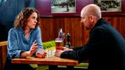 Lisa (Anne Schäfer) und Pfarrer Reiser (Stephan Zinner). Lisa (Anne Schäfer) und Pfarrer Reiser (Stephan Zinner).