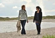 Mit Hilfe ihrer Tochter Marie (Michelle Barthel) versucht Brigitta (Katja Flint), ihre Erinnerung zurückzubekommen. Mit Hilfe ihrer Tochter Marie (Michelle Barthel) versucht Brigitta (Katja Flint), ihre Erinnerung zurückzubekommen.