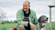 Hundecoach Sven Ihden kennt beide Seiten: die Bedürfnisse der Tiere – und die Ängste vieler Menschen. Hundecoach Sven Ihden kennt beide Seiten: die Bedürfnisse der Tiere – und die Ängste vieler Menschen.