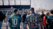 Die Fußballfans strömen ins LVM‑Preußenstadion. Die Fußballfans strömen ins LVM‑Preußenstadion.