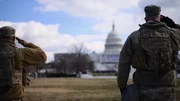 US-Soldaten beim Salutieren. US-Soldaten beim Salutieren.