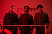 Pao Pao (Li Chenhao, l.), Chengyong (Song Yang, M.) und Wang Zha (Zhang Ruoyun, r.) konzentrieren sich noch einmal, bevor es zum entscheidenden Duell kommt.