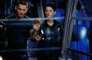 Karl Larson (Peter Facinelli) und Danika Lund (Robin Tunney).