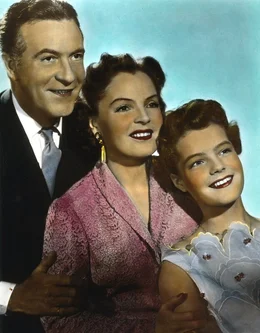 1. Nicht nur im Film Mutter und Tochter: Magda Schneider als Therese (Mi.) und Romy Schneider als deren Tochter Evchen. Im 50er Jahre-Epos "Wenn der wei&szlig;e Flieder wieder bl&uuml;ht" gehen Willy Fritsch als Willy Forster und Magda Schneider eine Ehe ein, die jedoch schon nach kurzer Zeit wieder geschieden wird.
