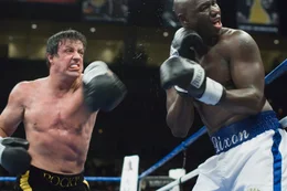 Wegen der Berechnung einer Computersimulation steigt der ehemalige Box Champion Rocky Balboa (Sylvester Stallone, l.) ein letztes Mal in den Ring, um sich und der Welt zu beweisen, dass er nach wie vor der wahre Champion ist ...