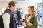 Hanna (Sunny Bansemer) freut sich auf ihr neues Leben in Köln. Kevin (Tobias Schäfer) Hanna (Sunny Bansemer) freut sich auf ihr neues Leben in Köln. Kevin (Tobias Schäfer)