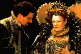 Lord Wessex (Colin Firth, l.) will bei Queen Elizabeth (Judi Dench, r.) um die Erlaubnis bitten, Viola zu heiraten. Vorher muss er der Regentin seine Auserw&auml;hlte vorstellen ...