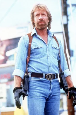 Der ehemalige FBI-Mann Matt (Chuck Norris) wird auf den russischen Terroristen Rostov angesetzt. Rostovs M&auml;nner marodieren &uuml;berall in Florida und ver&uuml;ben eine Reihe von Anschl&auml;gen. Mit zwei vollautomatischen Handfeuerwaffen ausger&uuml;stet, k&auml;mpft Matt im Alleingang gegen die Terroristen.