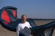 Kitesurfen von Gehörlosen für Gehörlose. Patrick Bauer bietet Kitesurfkurse in Gebärdensprache an. Kitesurfen von Gehörlosen für Gehörlose. Patrick Bauer bietet Kitesurfkurse in Gebärdensprache an.