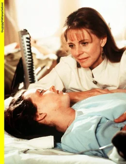 NDR Fernsehen DIE SCHRECKENSFAHRT DER ORION STAR, "Voyage Of Terror", am Sonntag (12.06.11) um 23:15 Uhr. Die Seuchenforscherin Dr. Stephanie Tauber (Lindsay Wagner, re.) betreut an Bord eines Kreuzfahrtschiffes ihre Tochter Aly (Katharine Isabelle), die ebenfalls an einer mysteri&ouml;sen Virusinfektion erkrankt ist.