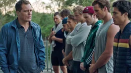 Als Jack Murphy (Michael Shannon) Trainer des College-Ruderteams wird, ahnt er nicht, wie fragil die Mannschaft ist.
