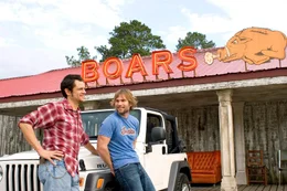 L - R: Johnny Knoxville als Luke Duke, Seann William Scott als Bo Duke