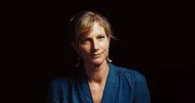 Warum geraten gemeinsame Wirklichkeiten ins Wanken? Maja Göpel reflektiert die gesellschaftlichen Dynamiken hinter wachsender Polarisierung. Warum geraten gemeinsame Wirklichkeiten ins Wanken? Maja Göpel reflektiert die gesellschaftlichen Dynamiken hinter wachsender Polarisierung.