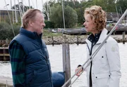 ARD HEITER BIS T&Ouml;DLICH - MORDEN IM NORDEN, neue Krimiserie am Vorabend mit 16 Folgen, Folge 1 "Der Marzipanm&ouml;rder", am Dienstag (21.02.12) um 18.30 Uhr im Ersten. Mazipanfabrikant L&uuml;bbers (Reent Reins, l.) und seine Ehefrau Annelie L&uuml;bbers (Mareike Carri&eacute;re, r.) verstehen sich nicht mehr sonderlich gut.