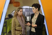 Carla (Sarah Mühlhause, r.) wird klar, dass sie Nina (Maria Wedig, l.) nicht so einfach um den Finger wickeln kann ... Carla (Sarah Mühlhause, r.) wird klar, dass sie Nina (Maria Wedig, l.) nicht so einfach um den Finger wickeln kann ...