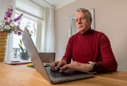 Freiwillige wie Michiel Hensema investieren hunderte oder tausende von Stunden am Rechner, um in einem alten Mordfall zu ermitteln. Ganz ohne jede Polizeierfahrung sto&szlig;en sie auf wertvolle Spuren, die sie der Polizei weitergeben.