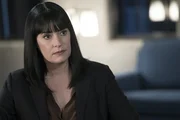 Prentiss (Paget Brewster) muss sich einer Überprüfung durch Assistant Director Linda Barnes stellen, die sie mit allerlei vermeintlichen Verfehlungen konfrontiert und die BAU dezimieren will ... Prentiss (Paget Brewster) muss sich einer Überprüfung durch Assistant Director Linda Barnes stellen, die sie mit allerlei vermeintlichen Verfehlungen konfrontiert und die BAU dezimieren will ...