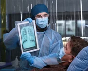 L-R: Dr. Shaun Murphy (Freddie Highmore) und Martin Cross (Lochlyn Munro) L-R: Dr. Shaun Murphy (Freddie Highmore) und Martin Cross (Lochlyn Munro)