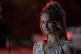 Lily James als Pam Adkisson