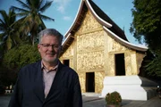 In Laos ist wie in vielen anderen südostasiatischen Ländern ist der Buddhismus die größte Religion. In Laos ist wie in vielen anderen südostasiatischen Ländern ist der Buddhismus die größte Religion.