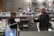Donald Mallard (David McCallum, l.); Leroy Jethro Gibbs (Mark Harmon, r.) Donald Mallard (David McCallum, l.); Leroy Jethro Gibbs (Mark Harmon, r.)