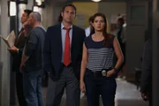 Laura und Jake sind sich bei der Erziehung ihrer Söhne nicht immer einig. Laura und Jake sind sich bei der Erziehung ihrer Söhne nicht immer einig.