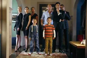 Sind überwältigt als sie Laura sehen: Jake (Josh Lucas, 3.v.r.), Nicholas (Charlie Reina, vorne), Harrison (Vincent Reina, vorne) und Tom Burke (Gilles Marini, 2.v.r.) und seine Leute ... Sind überwältigt als sie Laura sehen: Jake (Josh Lucas, 3.v.r.), Nicholas (Charlie Reina, vorne), Harrison (Vincent Reina, vorne) und Tom Burke (Gilles Marini, 2.v.r.) und seine Leute ...
