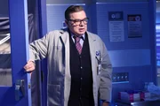Dr. Daniel Charles (Oliver Platt) Dr. Daniel Charles (Oliver Platt)