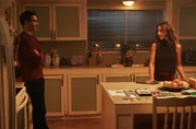 Clark Kent (Tyler Hoechlin, l.); Lana Lang Cushing (Emmanuelle Chriqui, r.)