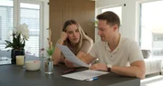 Valentina (28) und ihr Partner sind beide ehemalige Stipendiaten der START-Stiftung. Die START-Stiftung fördert Jugendliche mit Migrationsgeschichte und Personen aus nichtakademischen Familien, um sozialen Aufstieg zu ermöglichen. Valentina (28) und ihr Partner sind beide ehemalige Stipendiaten der START-Stiftung. Die START-Stiftung fördert Jugendliche mit Migrationsgeschichte und Personen aus nichtakademischen Familien, um sozialen Aufstieg zu ermöglichen.