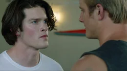 Zwischen John (Alex MacNicoll, li.) und Alex (Alexander Ludwig) gibt es Differenzen