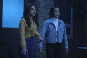 Allegra Garcia (Kayla Compton, l.); Lydia Sanchez (Kaitlyn Santa Juana, r.)