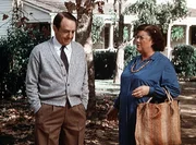 Stanley Perkins (William Schallert, l.), der frühere Verlobte von Miss Rose (Peggy Rea, r.), ist nach vielen Jahren überraschend wieder in Waltons Mountain aufgetaucht. Stanley Perkins (William Schallert, l.), der frühere Verlobte von Miss Rose (Peggy Rea, r.), ist nach vielen Jahren überraschend wieder in Waltons Mountain aufgetaucht.