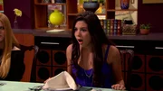 Phoebe Thunderman (Kira Kosarin, r.) Phoebe Thunderman (Kira Kosarin, r.)