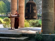 Im bergischen Waldbröl praktizieren Mönche und Nonnen einen angewandten Buddhismus. Im bergischen Waldbröl praktizieren Mönche und Nonnen einen angewandten Buddhismus.