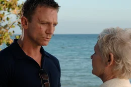 James Bond (Daniel Craig), M (Judi Dench)  +++ Die Verwendung des sendungsbezogenen Materials ist nur mit dem Hinweis und Verlinkung auf RTL+ gestattet. +++