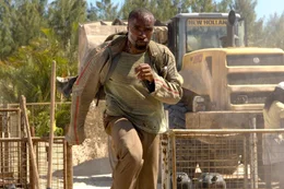 Mollaka (Sebastien Foucan) wird von Bond gejagt...  +++ Die Verwendung des sendungsbezogenen Materials ist nur mit dem Hinweis und Verlinkung auf RTL+ gestattet. +++