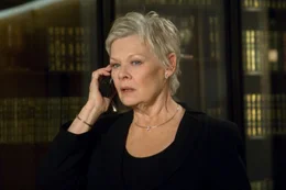 M (Judi Dench)  +++ Die Verwendung des sendungsbezogenen Materials ist nur mit dem Hinweis und Verlinkung auf RTL+ gestattet. +++
