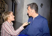 Nikola (Mariele Millowitsch) macht Schmidt (Walter Sittler) Vorhaltungen, dass er nicht das Recht hatte, ihren Koffer wegzugeben.