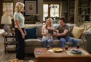 (v.l.n.r.) Audrey McAllister (Rachel Bay Jones); Mandy McAllister (Emily Osment); Georgie Cooper (Montana Jordan) (v.l.n.r.) Audrey McAllister (Rachel Bay Jones); Mandy McAllister (Emily Osment); Georgie Cooper (Montana Jordan)