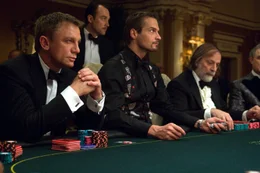 James Bond (Daniel Craig, l.)  +++ Die Verwendung des sendungsbezogenen Materials ist nur mit dem Hinweis und Verlinkung auf RTL+ gestattet. +++