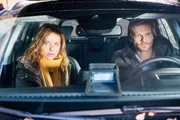Robert (Felix Maximilian) lässt seinen Frust über die missglückte Aktion an Hanna (Sunny Bansemer) aus. Robert (Felix Maximilian) lässt seinen Frust über die missglückte Aktion an Hanna (Sunny Bansemer) aus.
