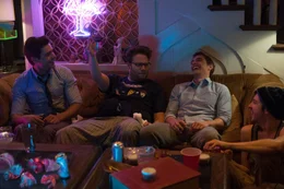 Als Mac (Seth Rogen, 2.v.l.) sich entschlie&szlig;t, die Studentenverbindung von Teddy (Zac Efron, l.), Pete (Dave Franco, 2.v.r.) und Scoonie (Christopher Mintz-Plasse, r.) verbieten zu lassen, setzen diese zum Gegenschlag an und schrecken vor nichts zur&uuml;ck ...