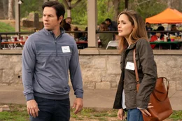 Pete (Mark Wahlberg, l.); Ellie (Rose Byrne, r.)