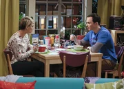 Werden sie zufrieden sein - mit dem Experiment an dem sie teilnehmen? Penny (Kaley Cuoco, l.) und Sheldon (Jim Parsons, r.) ...