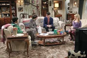 Trotz aller Erklärungsversuche können Howard (Simon Helberg, 2.v. l.), Bernadette (Melissa Rauch, r.) und Raj (Kunal Nayyar, l.) einfach nicht glauben, wer Josh (Matt Bennett, 2.v.r.) sein soll ... Trotz aller Erklärungsversuche können Howard (Simon Helberg, 2.v. l.), Bernadette (Melissa Rauch, r.) und Raj (Kunal Nayyar, l.) einfach nicht glauben, wer Josh (Matt Bennett, 2.v.r.) sein soll ...