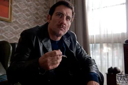 Als die Geheimorganisation "The Feather Men" erf&auml;hrt, dass der Auftragskiller Danny Bryce Jagd auf ehemalige SAS Soldaten macht, entsenden sie ihren besten Mann, Spike Logan (Clive Owen), um ihn aufzuhalten. Doch dann kommt alles pl&ouml;tzlich ganz anders ...