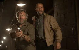 Wer ist Freund, wer ist Feind? Danny Bryce (Jason Statham, r.) und sein Lehrmeister Hunter (Robert De Niro, l.) sollen im Namen eines Scheichs einen Rachefeldzug starten, doch sie sind nicht die einzigen Spieler in einem perfiden Spiel ...