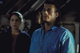 New Orleans: Auf der verzweifelten Suche nach ihrem Vater findet Natasha Binder (Yancy Butler, l.) &uuml;berraschend Hilfe in dem arbeitslosen Matrosen Chance Boudreaux (Jean-Claude Van Damme, r.). Schon bald finden sie Hinweise auf ein brutales Spiel, bei dem Jagd auf Obdachlose gemacht wird ...